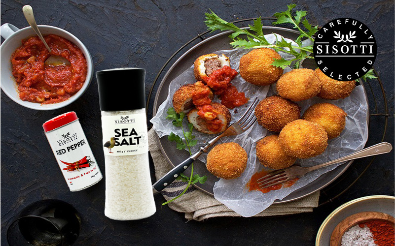 Arancini pop and pasta with tomato sauce